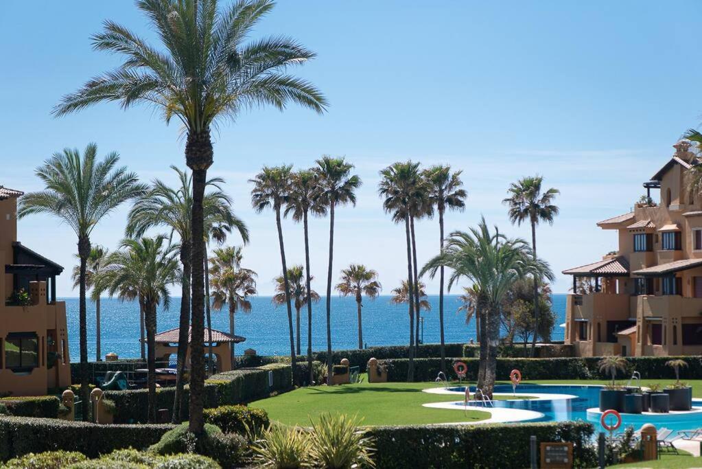 First Line Beach Complex Apartment